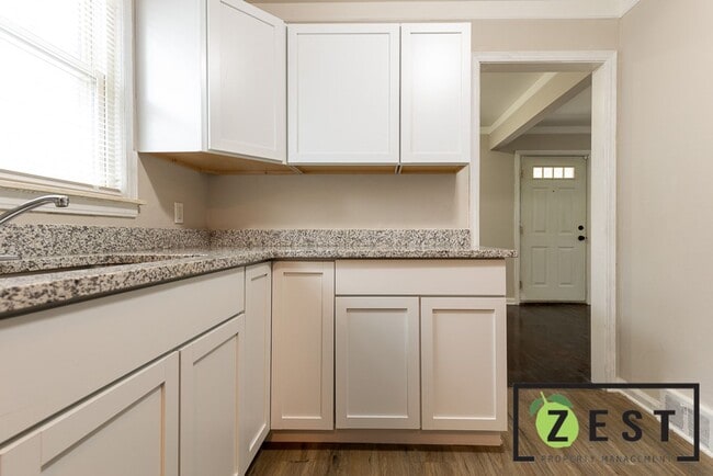 Building Photo - BEAUTIFUL 3 BEDROOM 1 BATH