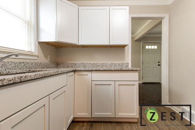 Building Photo - BEAUTIFUL 3 BEDROOM 1 BATH LOCATED IN HAPER WOODS MI 48225