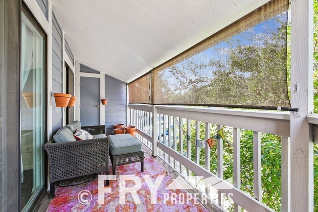 Building Photo - Great Condo In Windsor Community