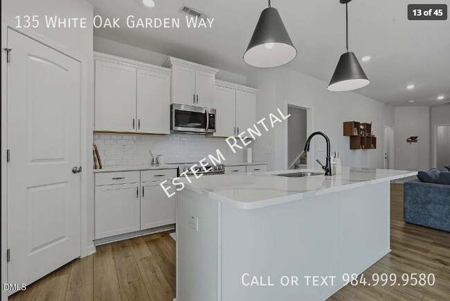 Building Photo - 135 White Oak Gdn Wy