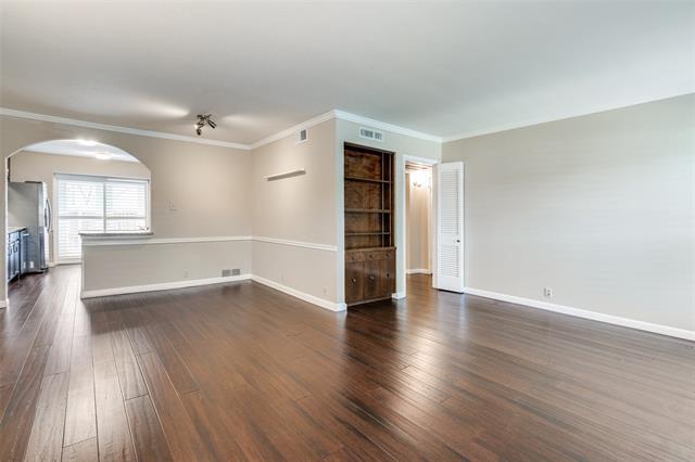 Building Photo - 7826 Meadow Park Dr