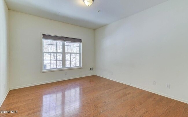 Building Photo - 42 Renaissance Ln