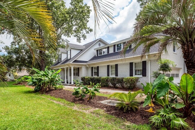 Building Photo - 6 Bedroom, 2.5 Bath House in Drayton on th...