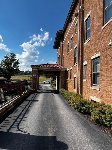 Building Photo - 24 S River St