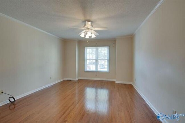 Building Photo - 313 Kensington Ct SW