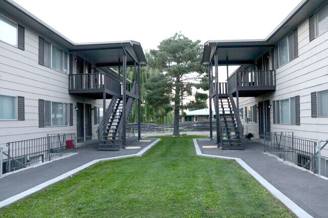 Building Photo - 1461 Benton St