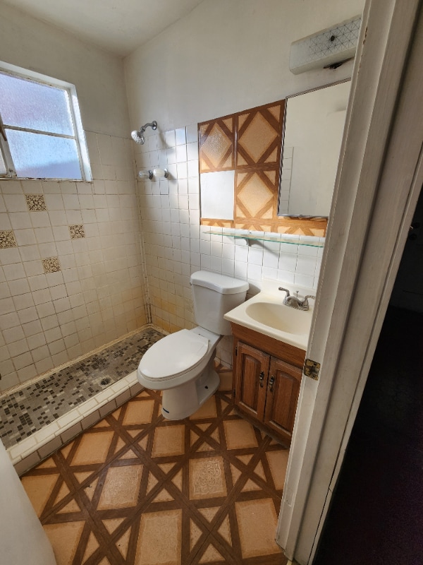 Building Photo - 4709 E Seneca St