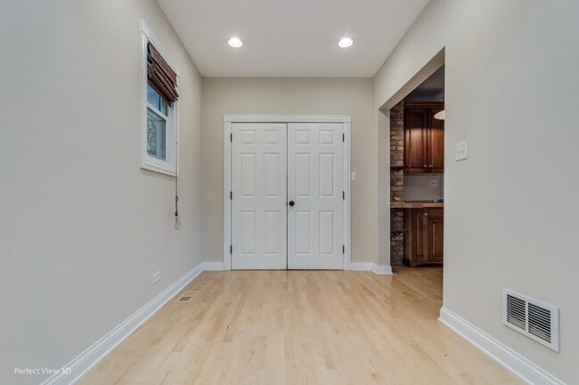 Building Photo - 420 7th Ave