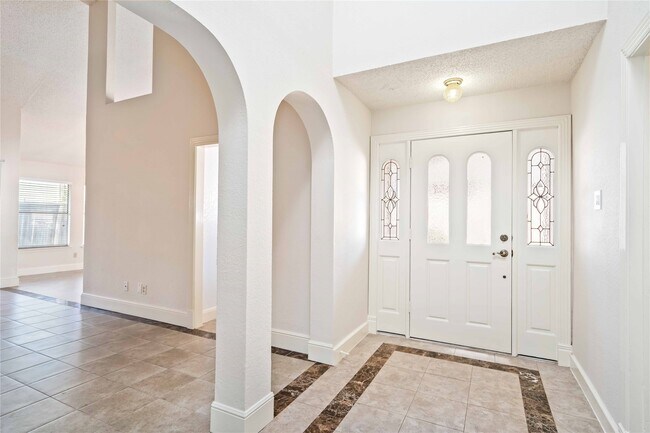 Building Photo - 16054 Hidden Acres Dr