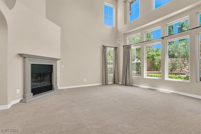 Building Photo - 74 Contrada Fiore Dr