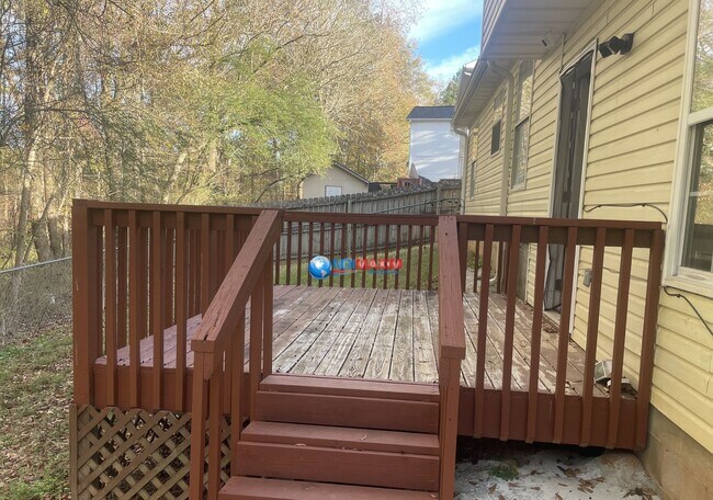 Building Photo - Spacious 4 bedrooms split-level house in Lithonia