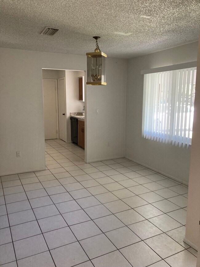 Building Photo - 213 Cotorro Ln