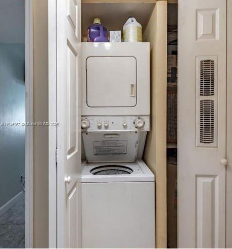 Building Photo - 212 Lake Pointe Dr