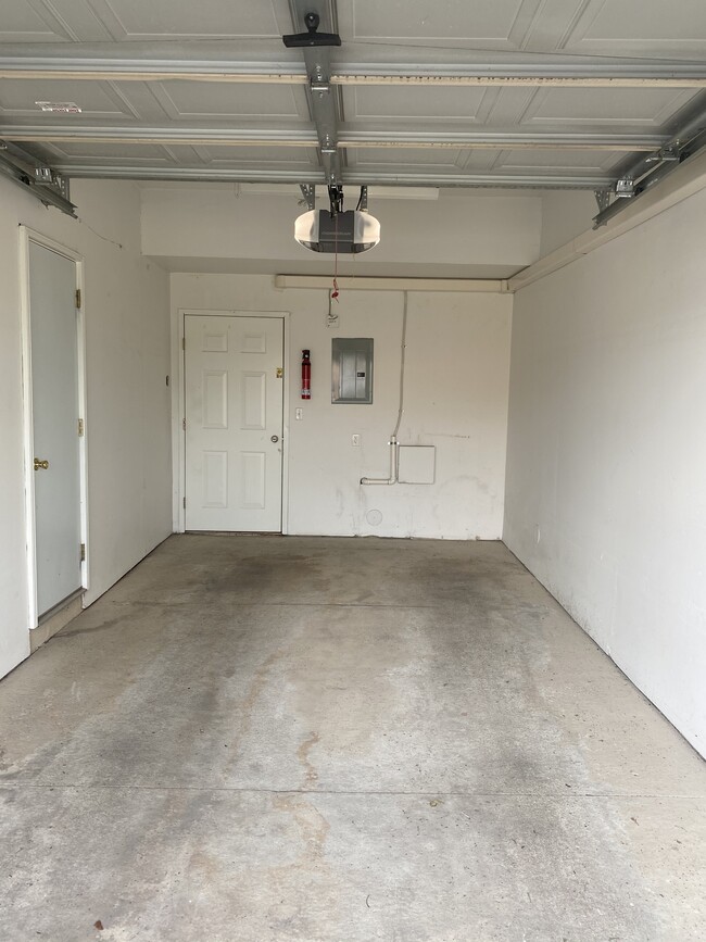 Building Photo - 14136 Lakeside Blvd N