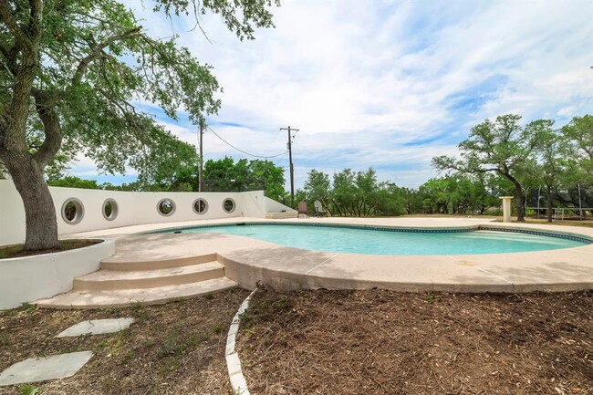 Building Photo - 3935 Lago Vista Dr