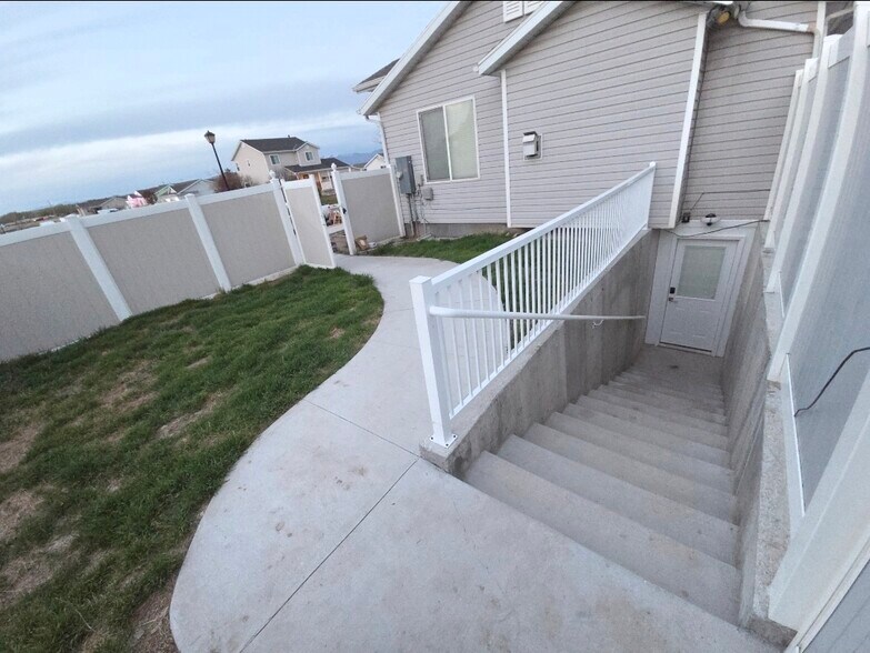 Building Photo - 7169 W Hawker Ln