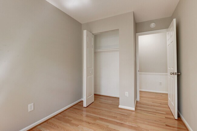 Building Photo - 3 Bedroom 2.5 Bath SFH in Fairfax for Rent!