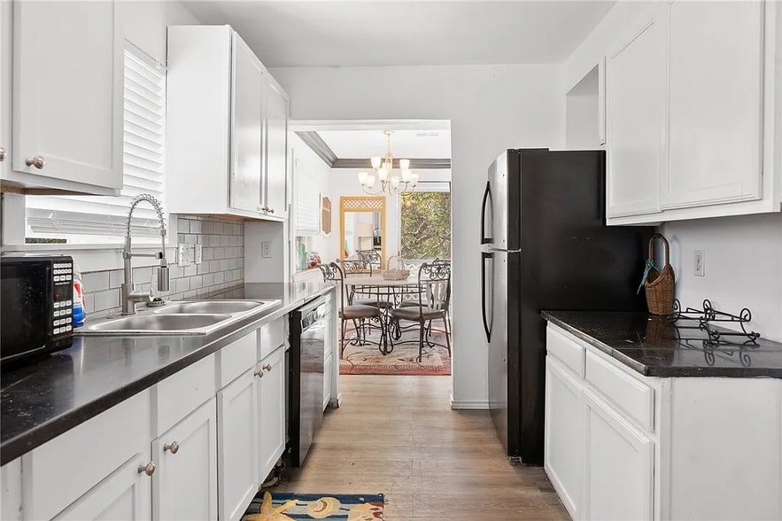 2nd floor kitchen - 120 Retama Ln