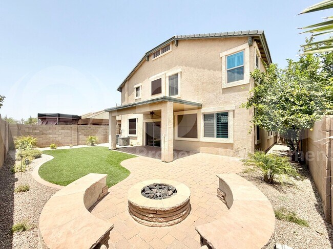 Building Photo - 16111 W Winslow Dr
