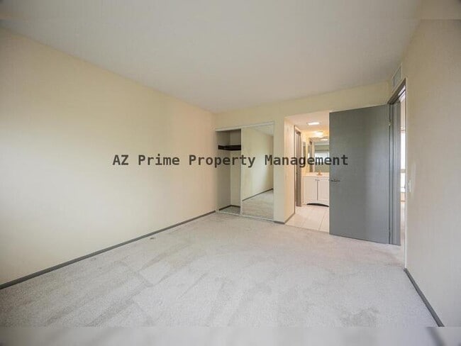Building Photo - 4710 N 10th Pl