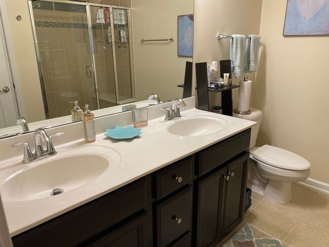 Building Photo - Beautiful 3 Bedroom, 2.5 bath with 2 Car Garage in Thompson Ridge!