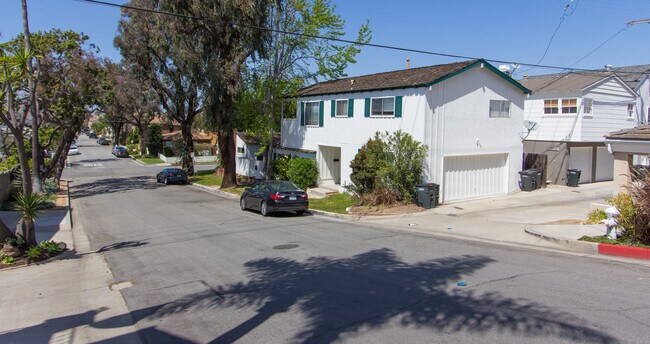 Building Photo - 502 Poinsettia Ave