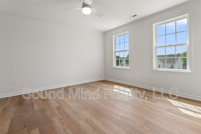 Building Photo - 204 Landmark Dr