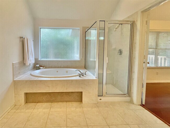 Building Photo - 11 Dalea Pl