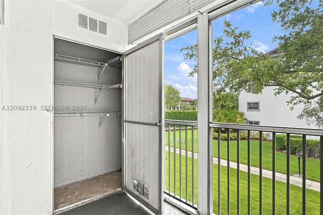 Building Photo - 1400 SW 124th Terrace
