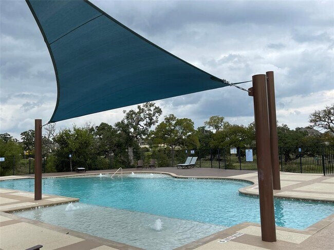 Building Photo - 104 Creek Point Dr