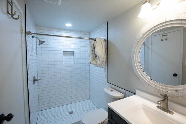 Building Photo - 1929 N Lake Trail