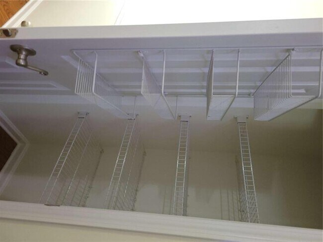 Building Photo - 175 Spinner Dr