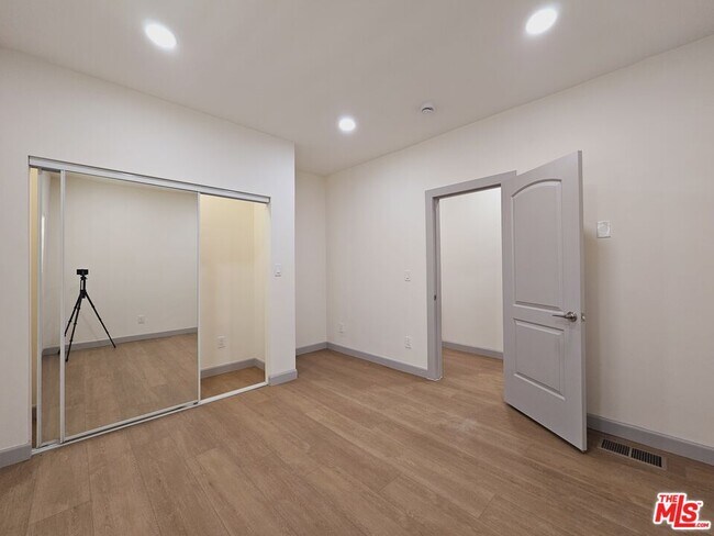 Building Photo - 2828 Leeward Ave