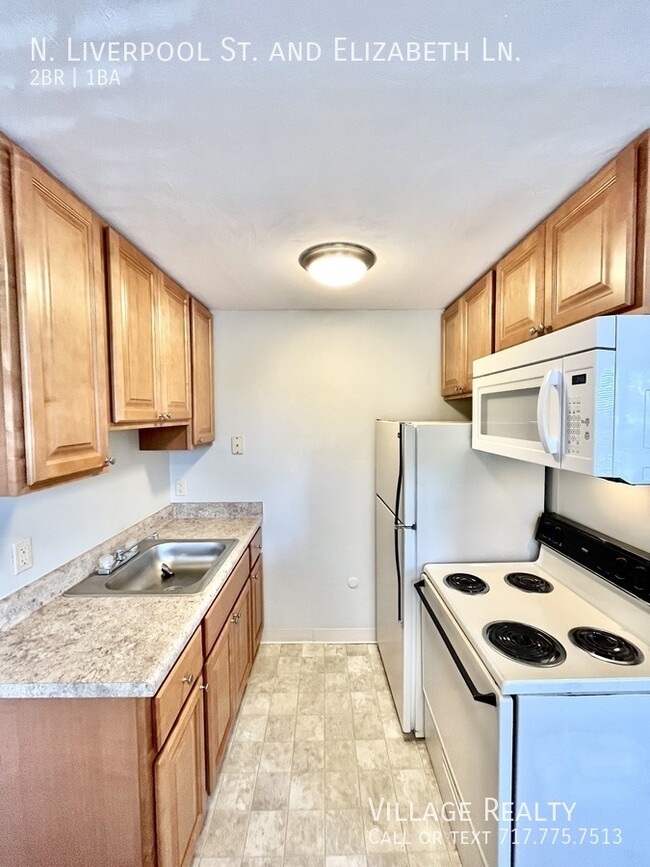 Building Photo - Few Steps! Top floor! Affordable 2-Bed wit...