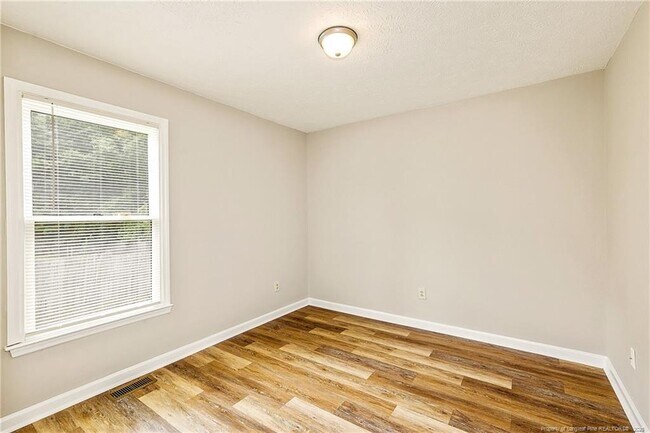 Building Photo - 5928 Lively Ct