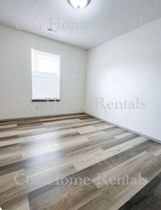 Building Photo - North East Side Duplex