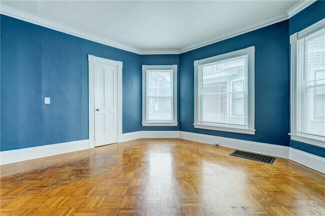 Building Photo - 745 University Ave