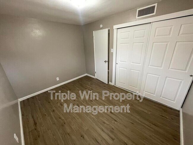 Building Photo - 8322 Sagewood Ln