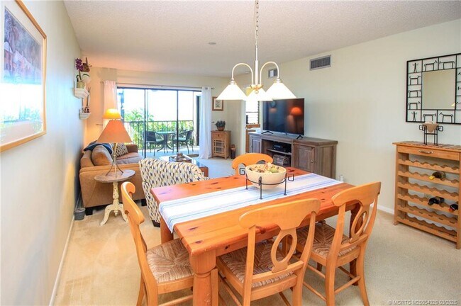 Building Photo - 4620 NE Sandpebble Trce