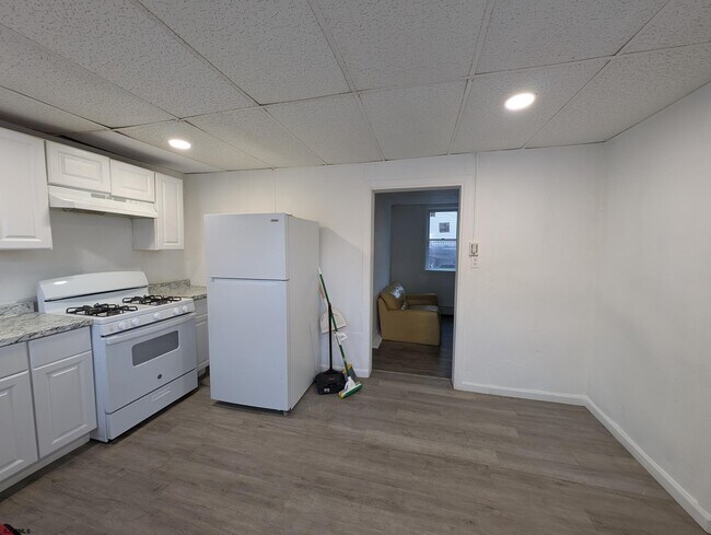 Building Photo - 20 S Bellevue Ave