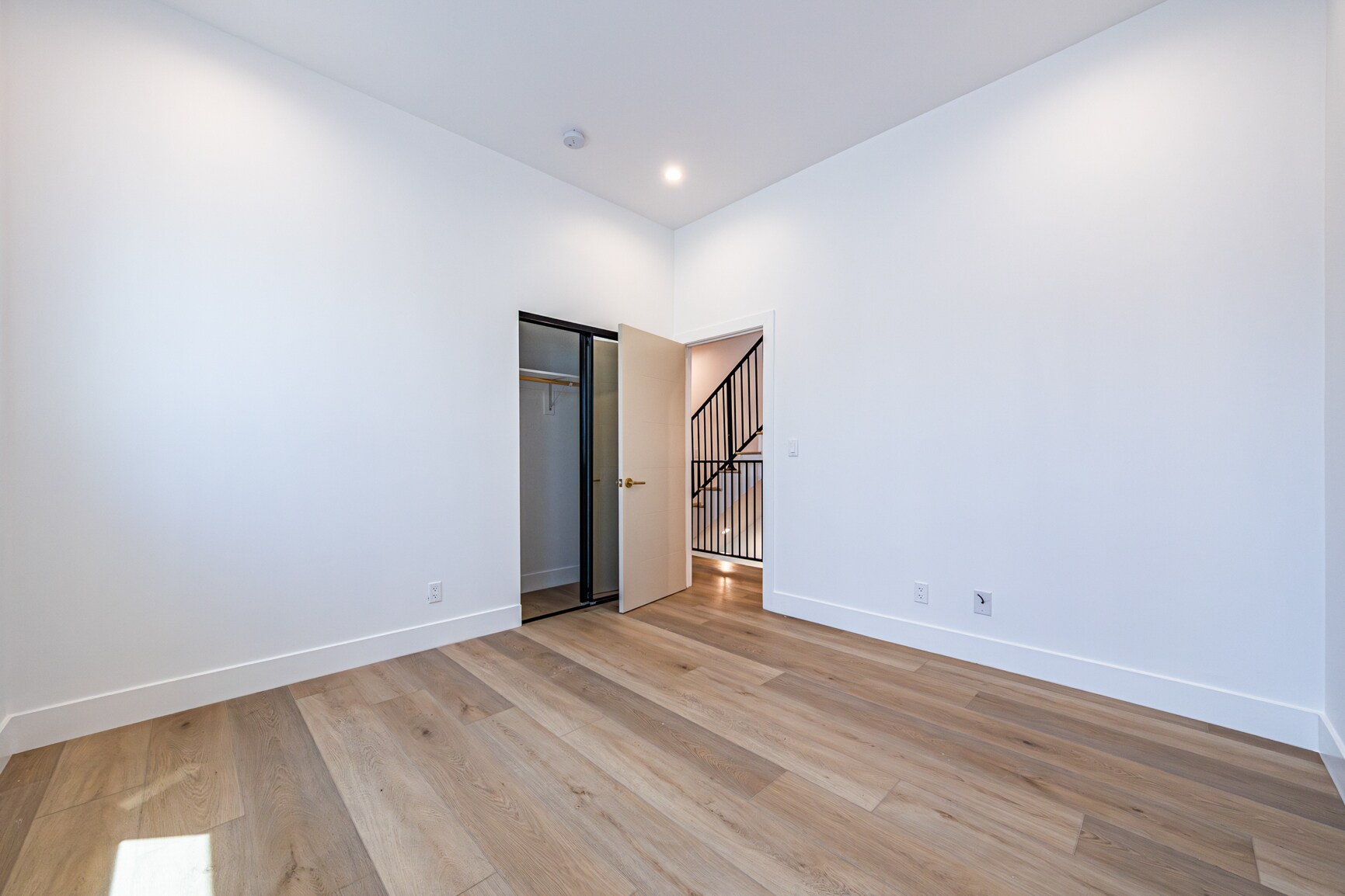 Building Photo - 242 N Dillon St