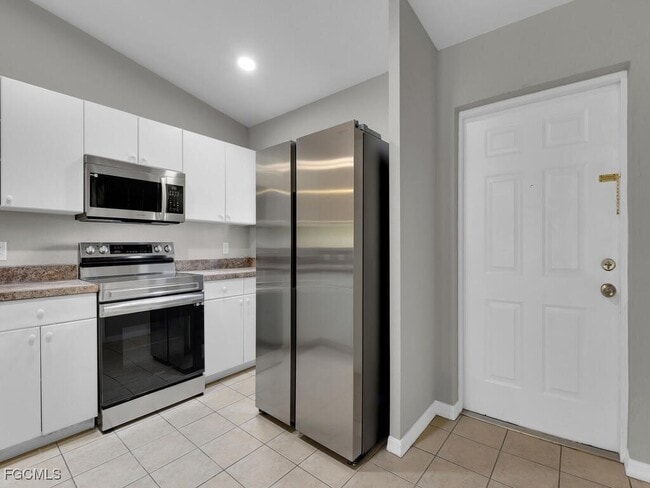 Building Photo - 801 Meadow Rd