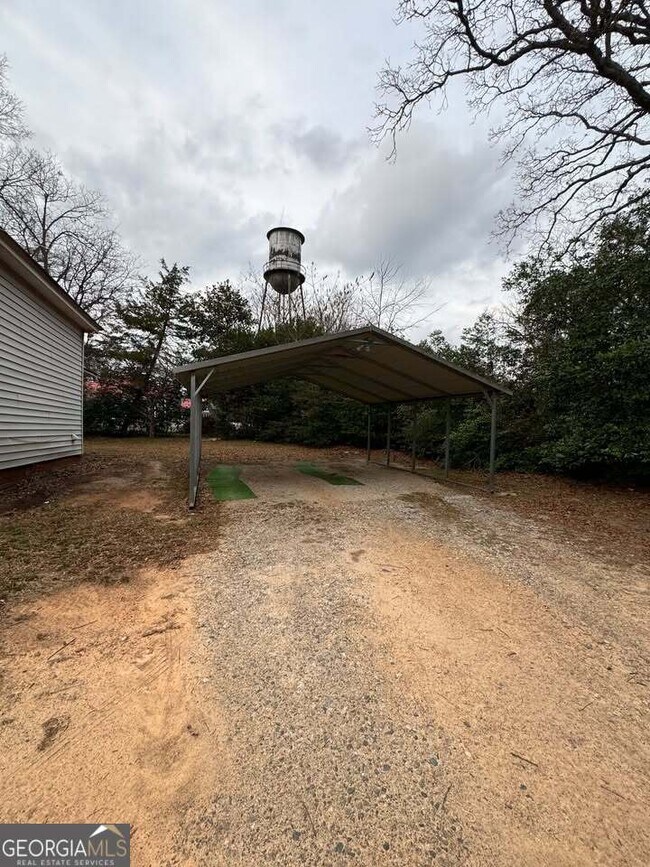 Building Photo - 392 S Cherokee Rd