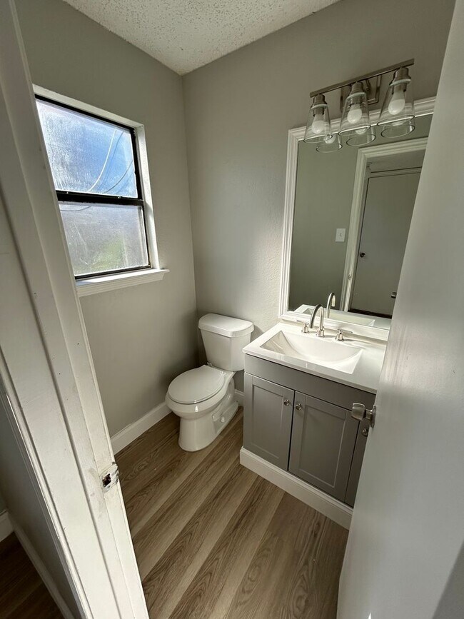 Building Photo - Come and see this well-kept beautiful home today!