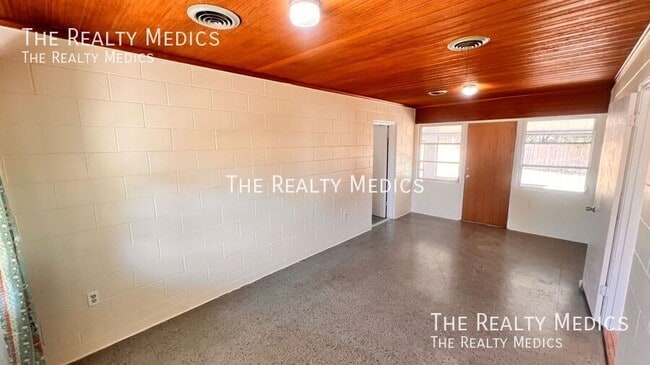 Building Photo - 2271 Northland Rd