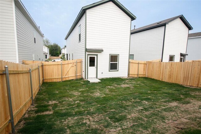 Building Photo - 42 Trinity Cir