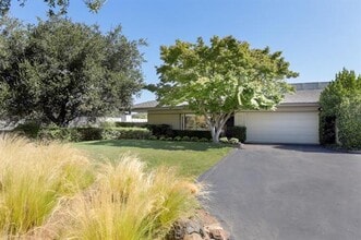 Building Photo - 47 Bay Tree Ln