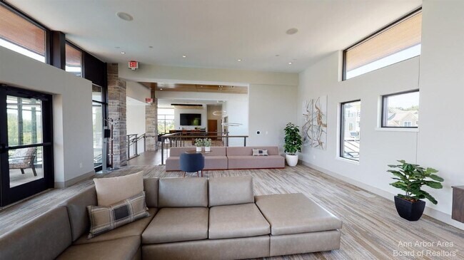 Building Photo - 2877 Rayfield Ave