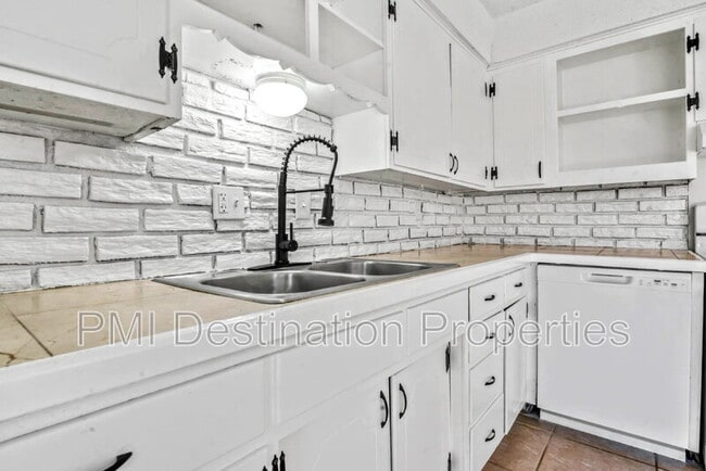 Building Photo - 3542 N 60 St