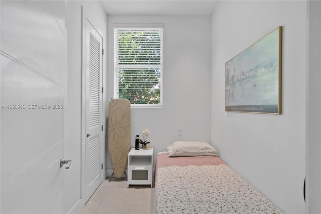 Building Photo - 435 Hampton Ln